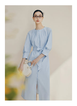 Model styling cream shirt midi dress with oversized bag