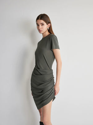 Slim-fit ruched mini black dress with short sleeves