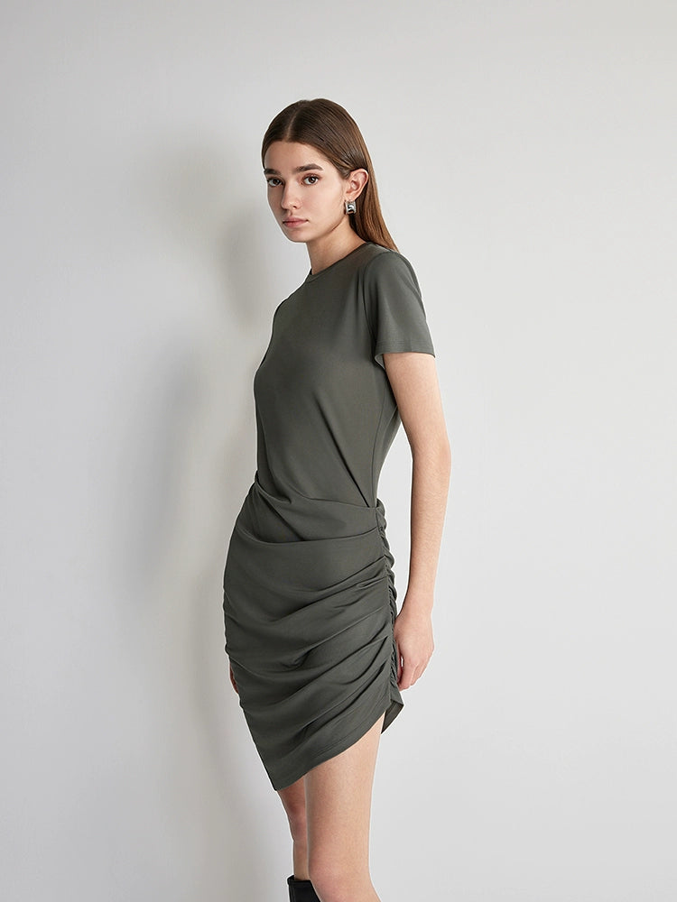 Slim-fit ruched mini black dress with short sleeves