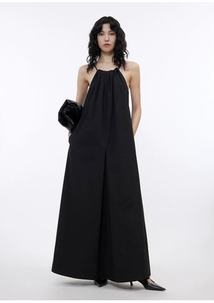 Elegant sleeveless dress with pleated detail