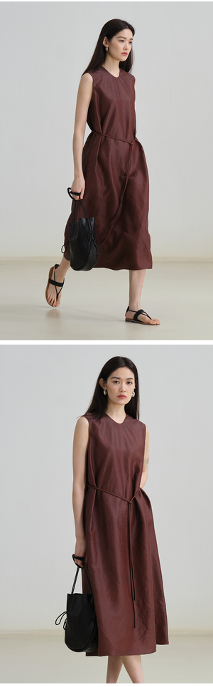 Back zipper and clean seam construction of linen midi dress
