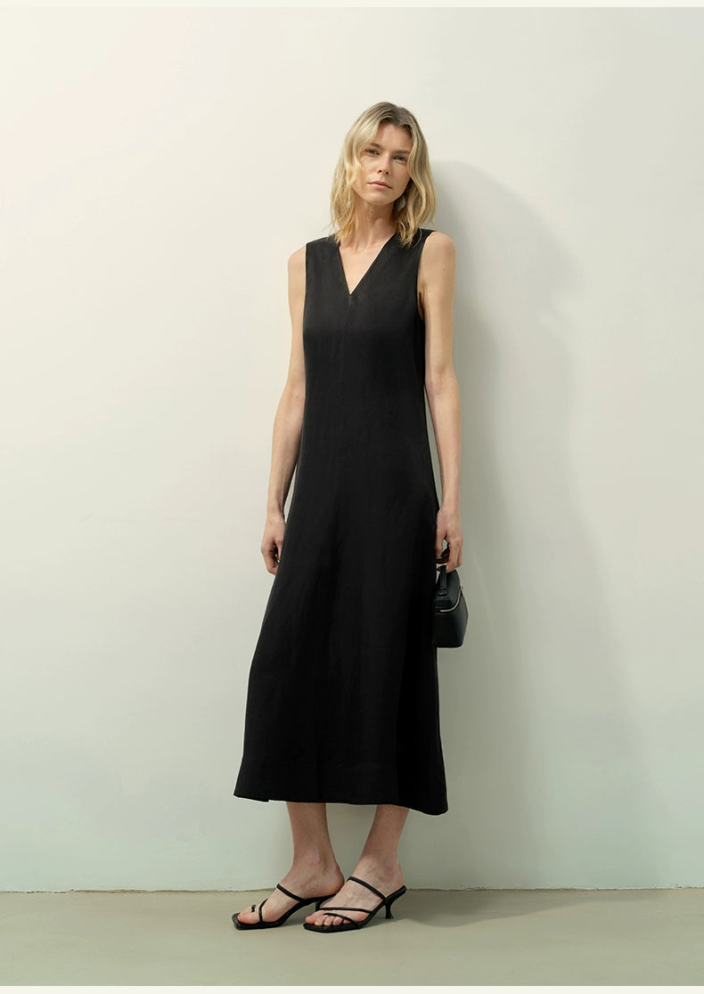 Black sleeveless dress with wrinkle-resistant fabric