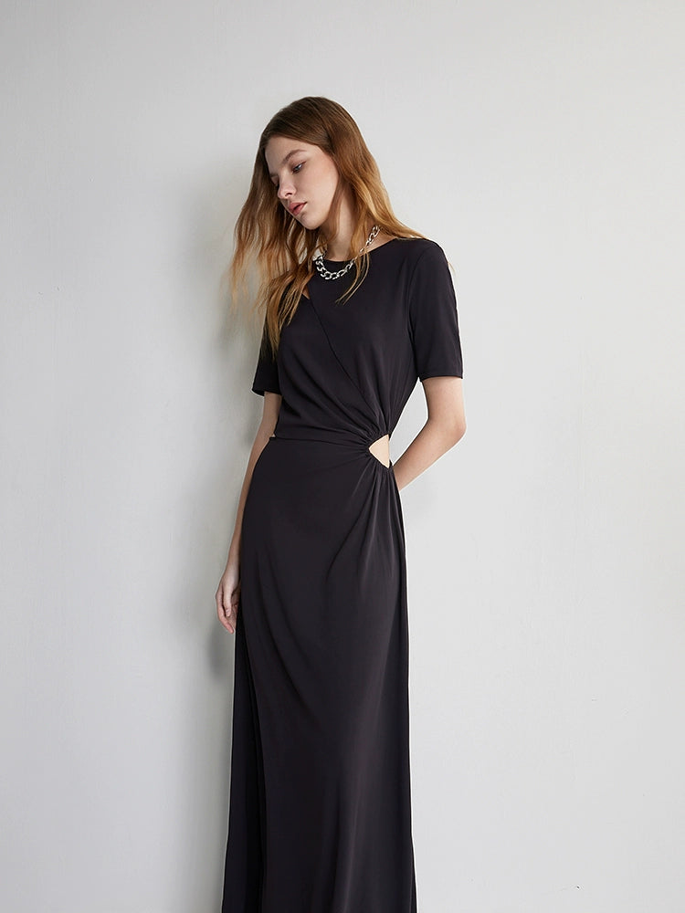 Elegant sleeveless dress with pleated detail