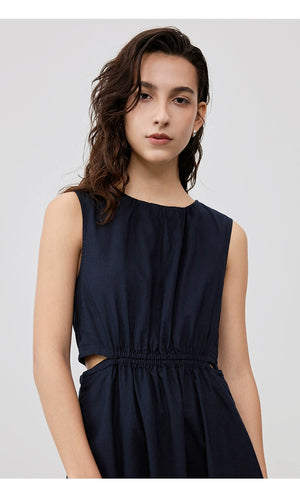 Bright summer dress with flowing skirt and pockets