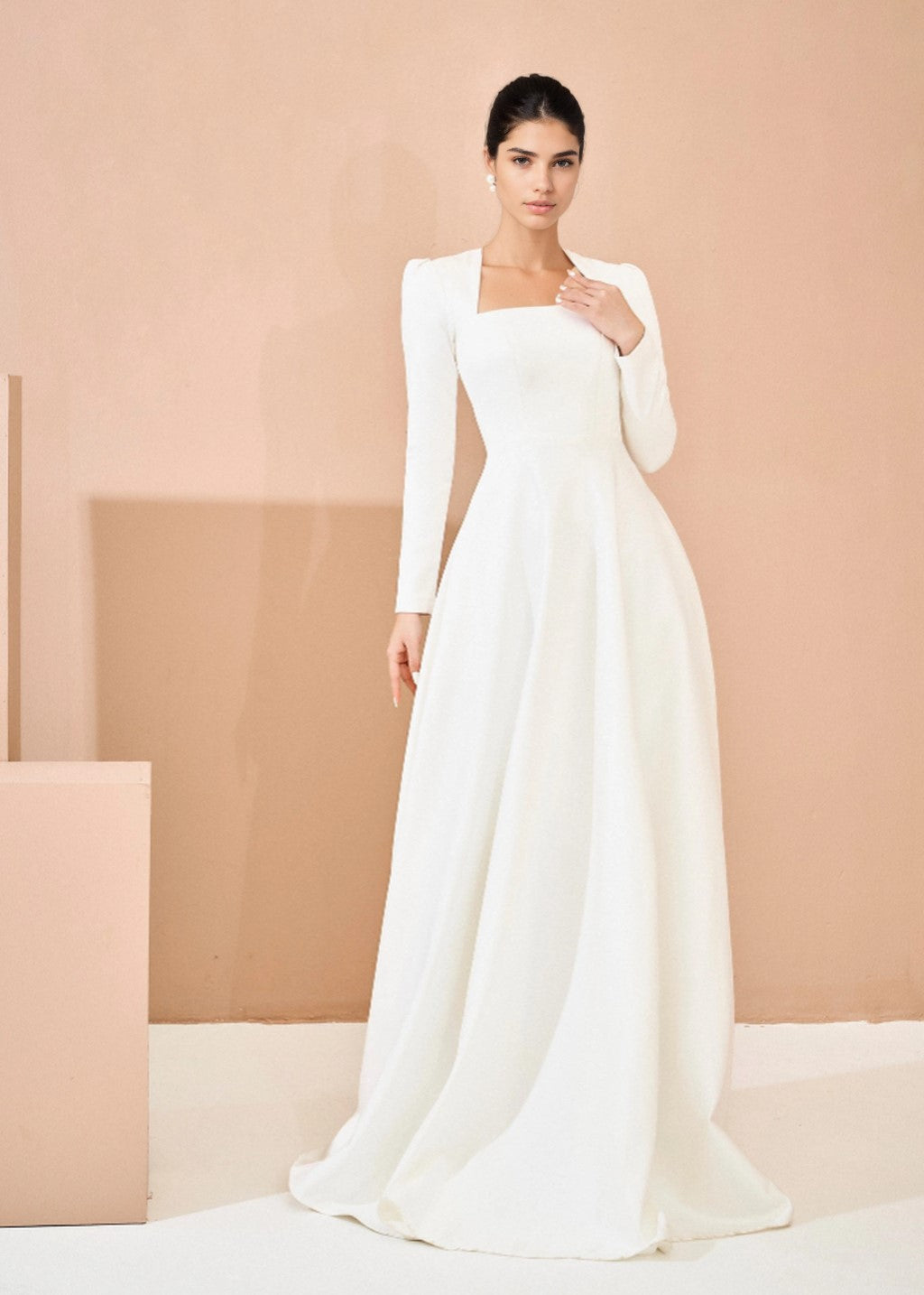 Square neckline long-sleeved wedding dress