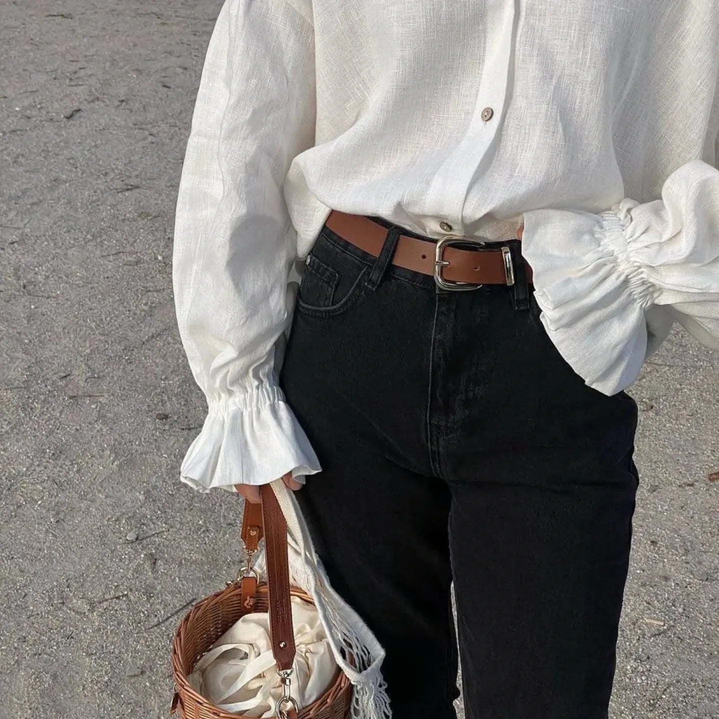 Billowy sleeve shirt in soft linen fabric