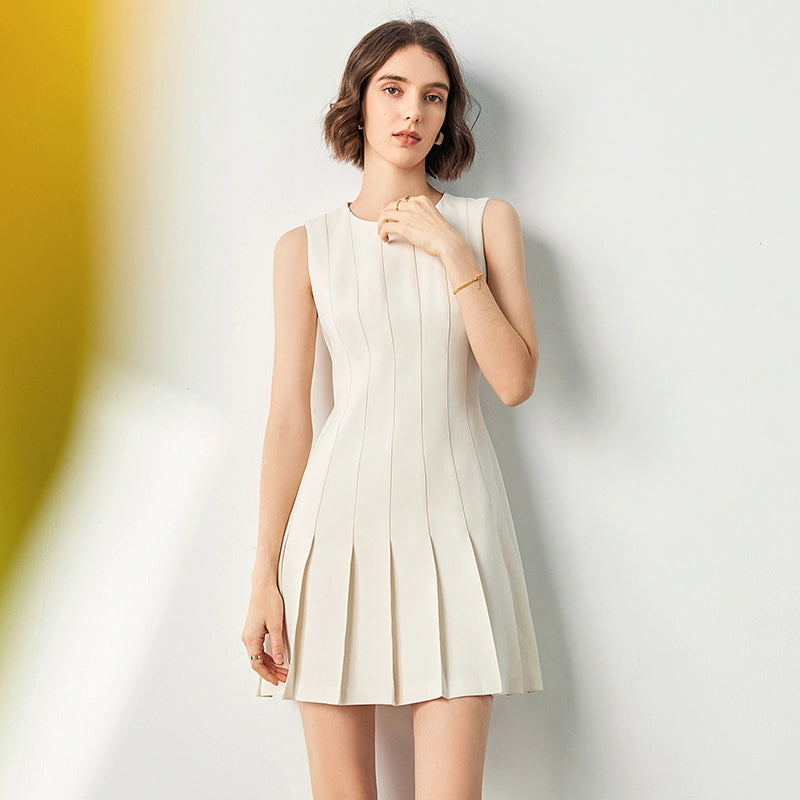 Feminine white pleated mini dress by taileroom