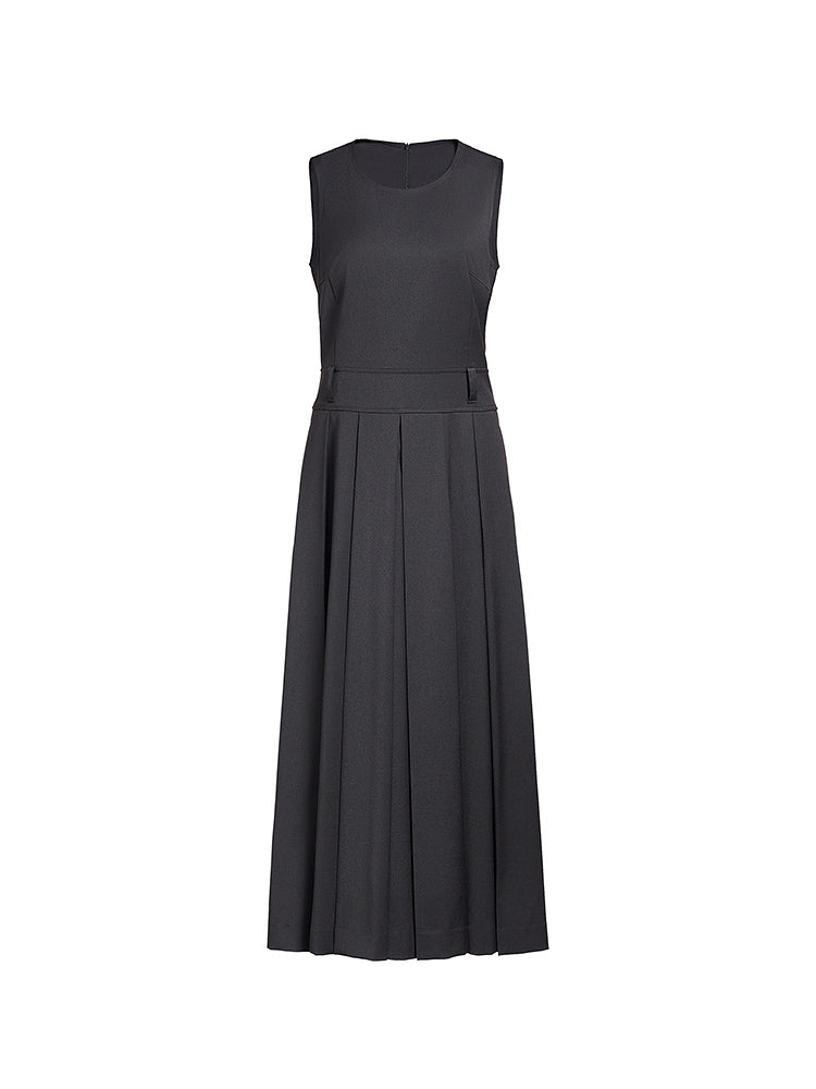 Structured maxi dress with pleats