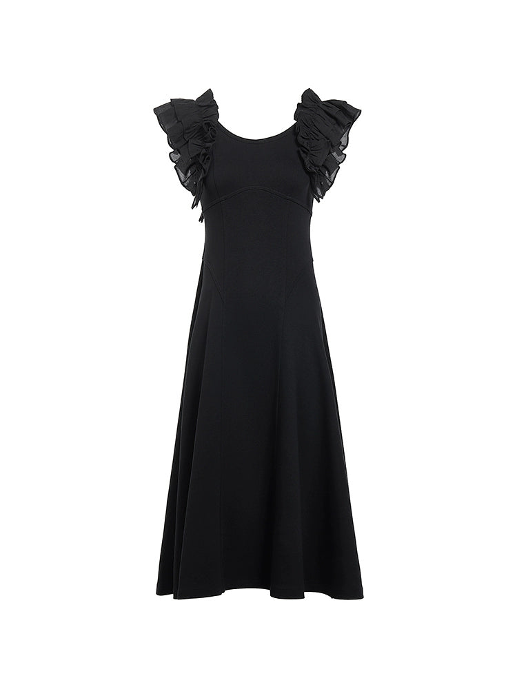 Ruffled sleeve close-up on stylish black midi