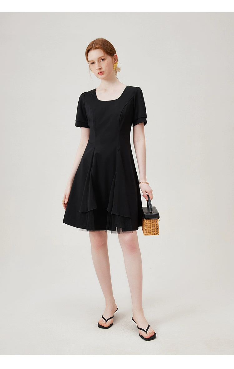  Hidden back zipper detail of cotton A-line dress
