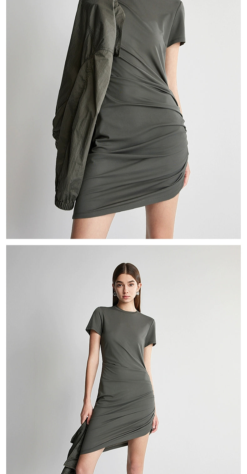 Slim-fit ruched mini black dress with short sleeves