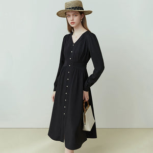 Rear view of navy linen midi with back slit and tailored shape