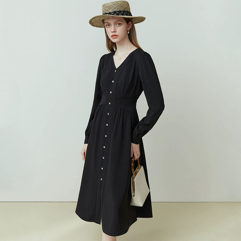 Rear view of navy linen midi with back slit and tailored shape