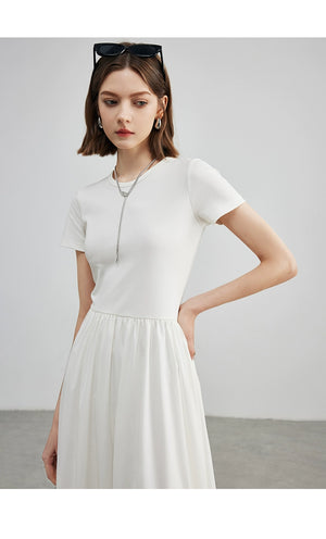 Close-up of ruched bodice and thumbhole sleeve
