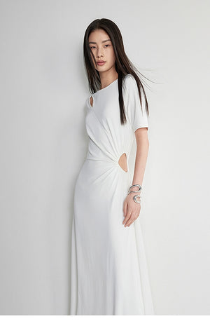 Elegant sleeveless dress with pleated detail