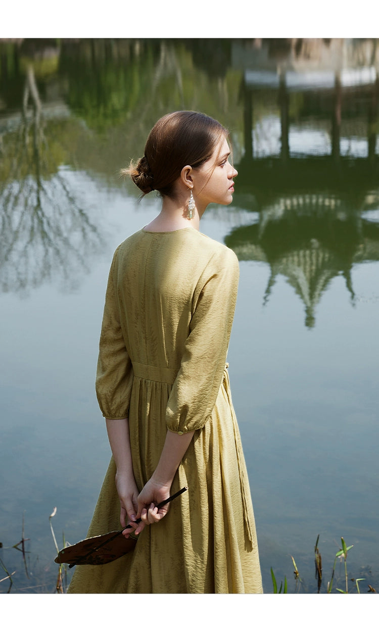  Flowing textured dress for summer afternoon events