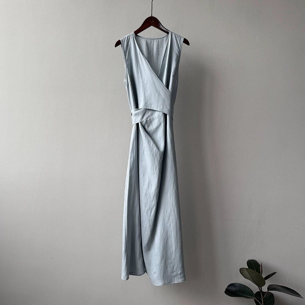 Slimming linen maxi dress styled with woven bag