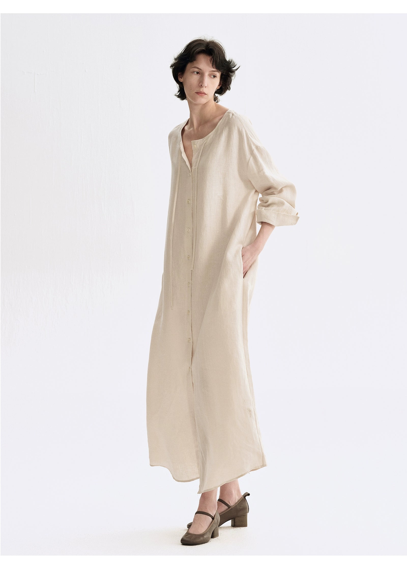 Relaxed 100% linen dress with side pockets
