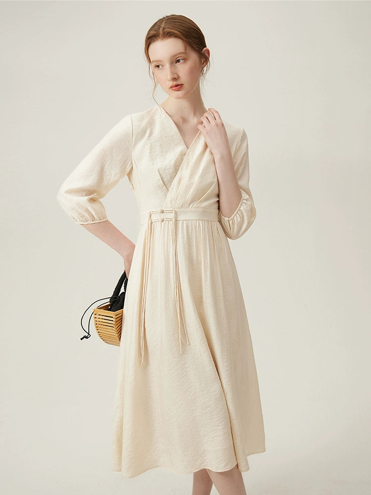 Elegant v-neck jacquard midi dress with puff sleeves