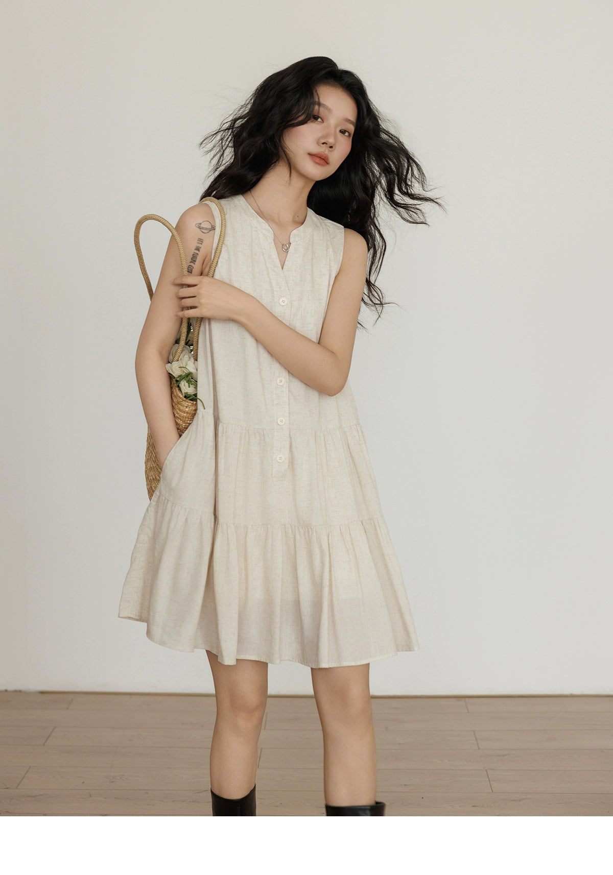 Casual mini dress with V-neck and natural texture