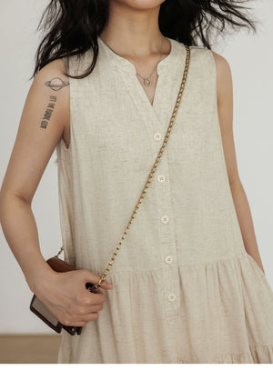 Lightweight sleeveless linen dress with basket bag