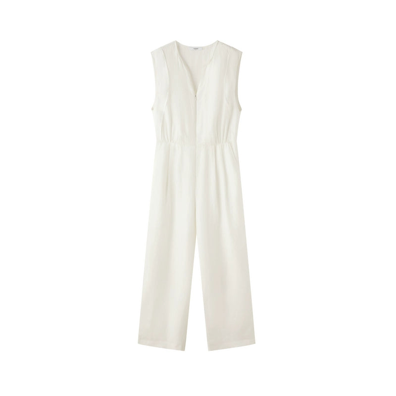 Lightweight summer outfit with modern structure