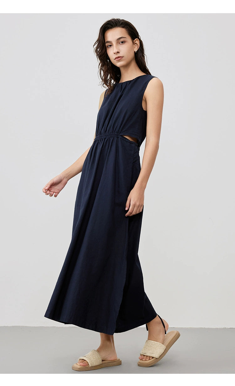 Linen sleeveless dress with round neck and cinched waist