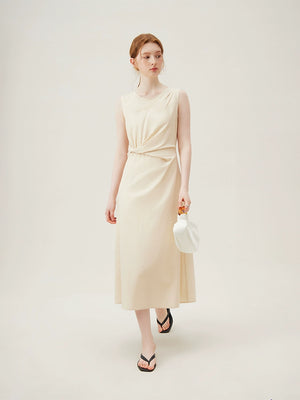 Close-up of twisted waist and soft jersey fabric