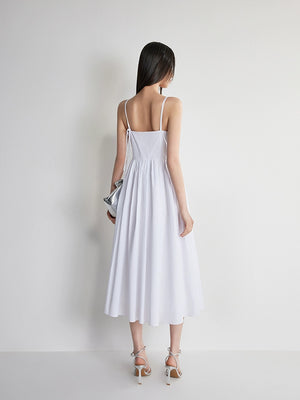 Elegant white dress with gathered waist