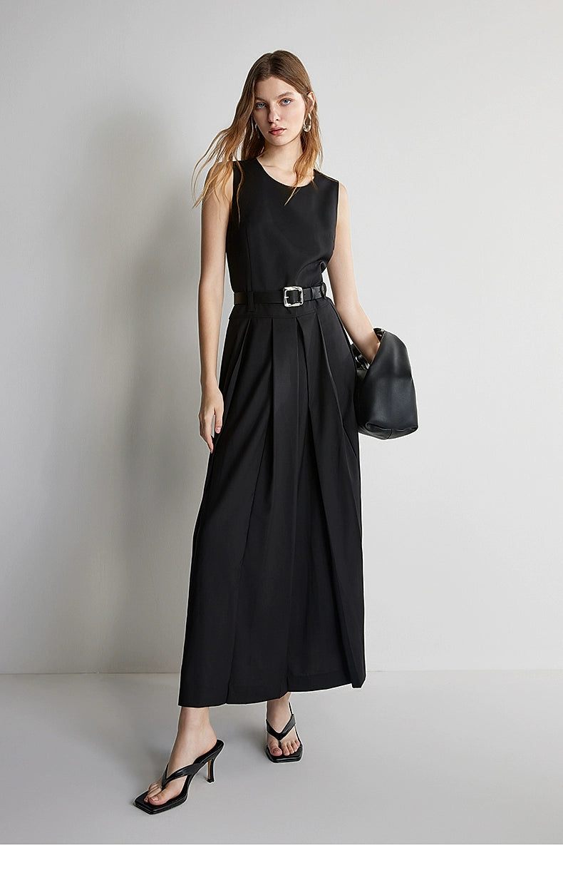 Elegant black sleeveless belted maxi dress