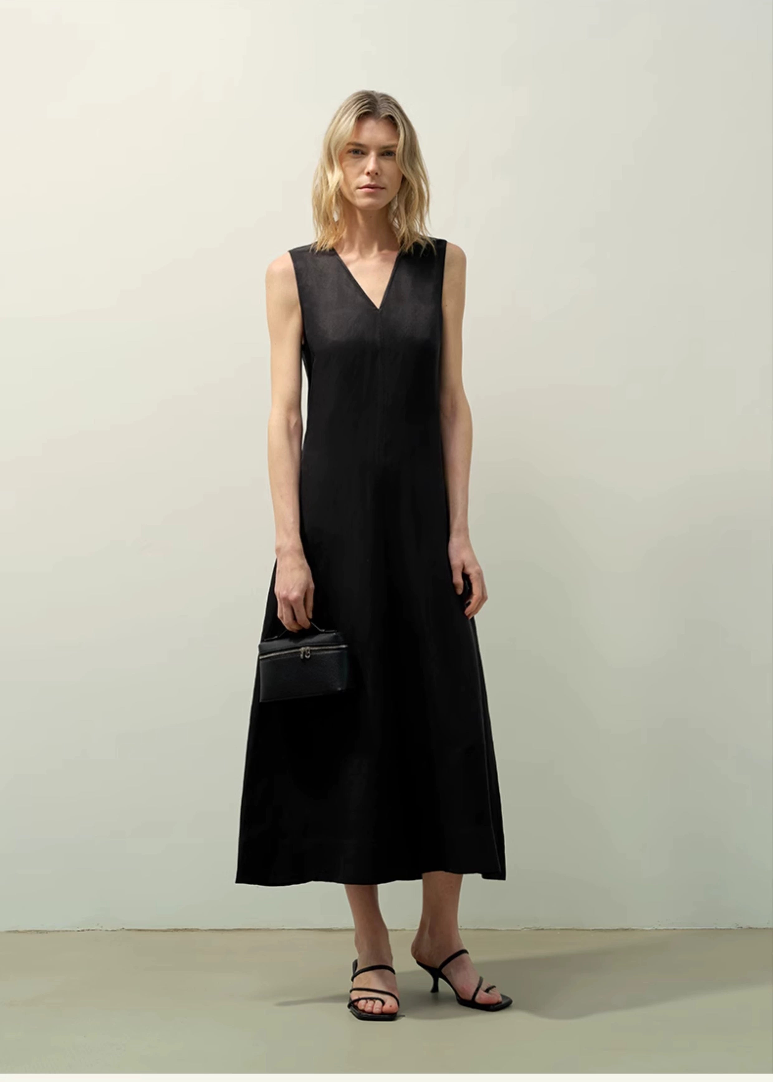 White V-neck sleeveless A-line dress in cupro-linen