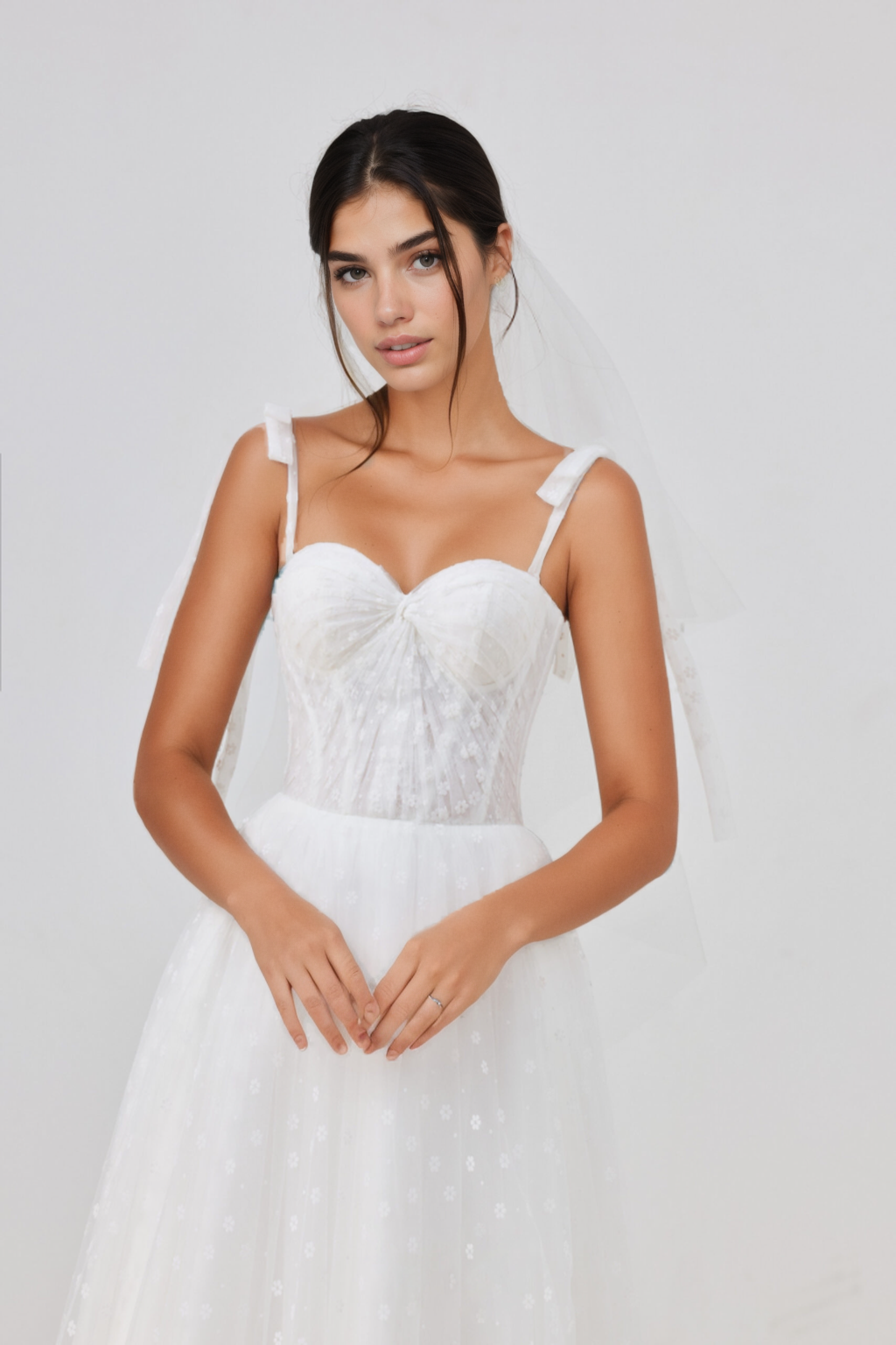 Dress with sweetheart neckline and bow-tied straps