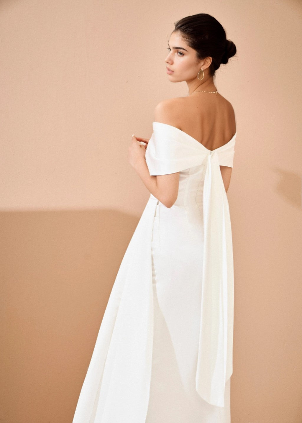 The off-shoulder wedding dress comes with a train.