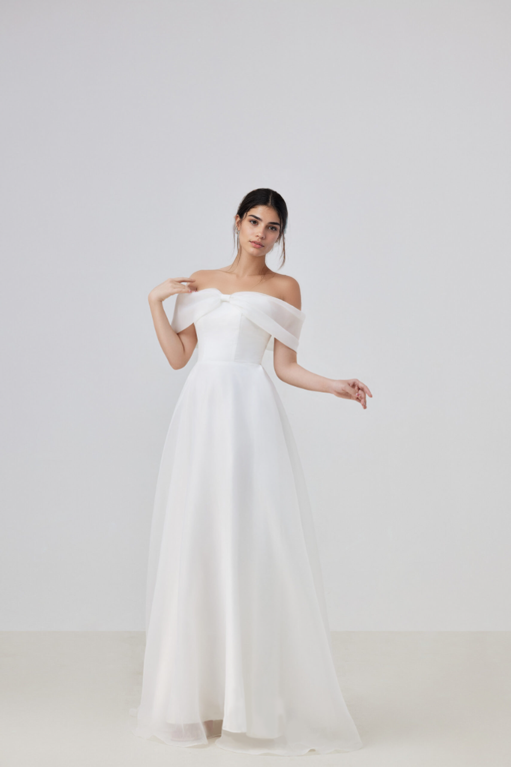 White chiffon strapless dress with a bow at the bust